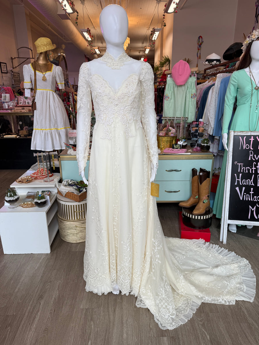 Vintage Sweetheart Lace Bridal Gown