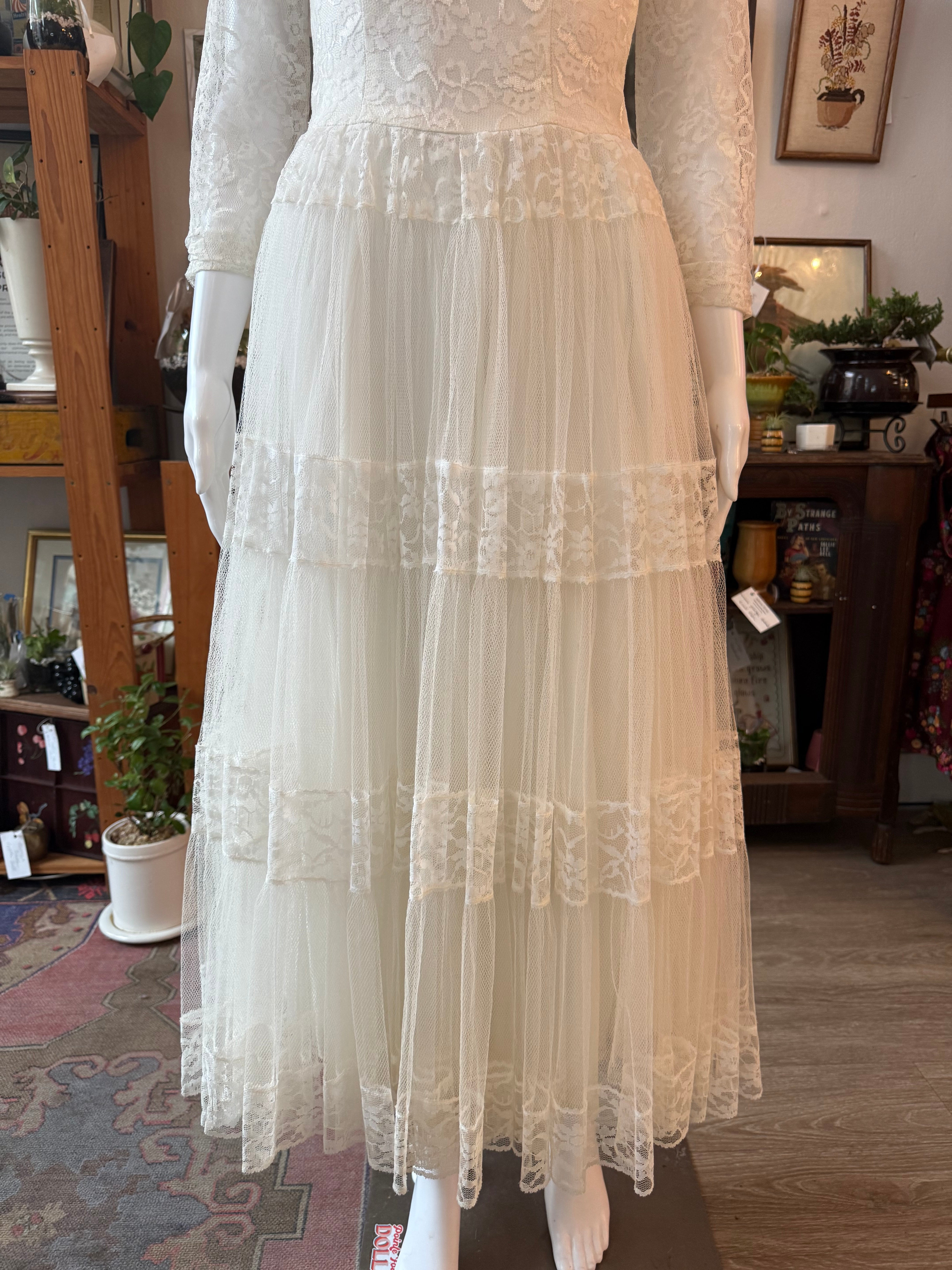1950s Ivory Lace Tea Length Wedding Dress 1950s Ivory Lace Tea Length Wedding Dress