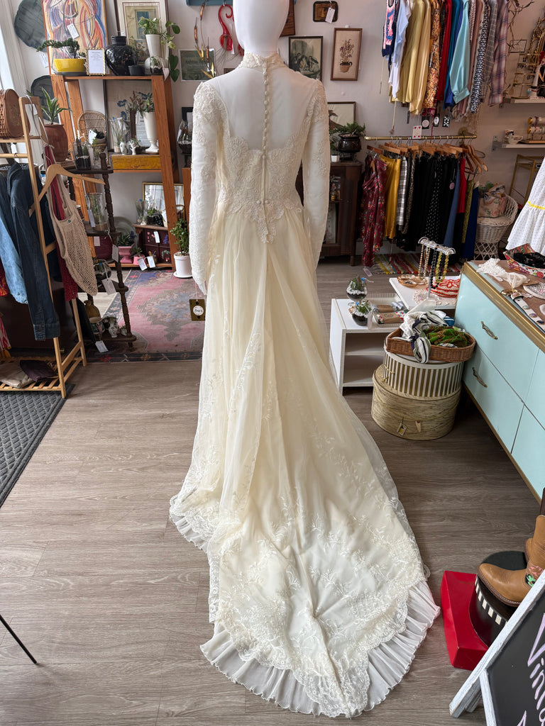 vintage ivory lace wedding dress Vintage Boho Lace Embroidery Light Ivory A-Line V Neck Wedding Dresses With Long Sleeves US20 / Light Ivory
